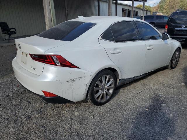 73912513-2015-lexus-is_3