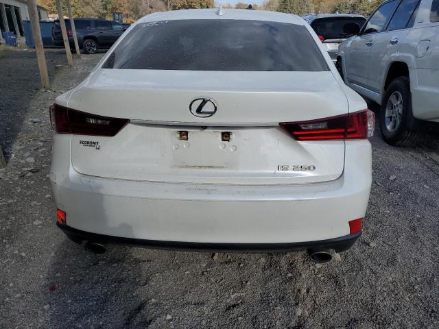 73912513-2015-lexus-is_6