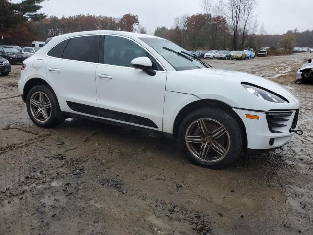 73921823-2015-porsche-macan_4