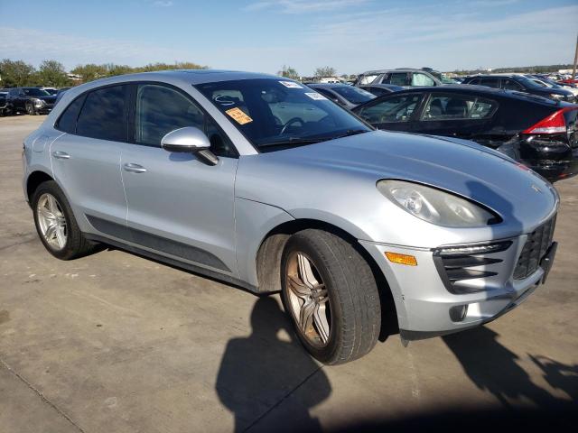 73947513-2015-porsche-macan_4