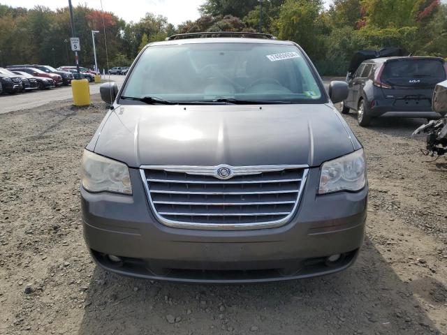 74959934-2010-chrysler-minivan_5