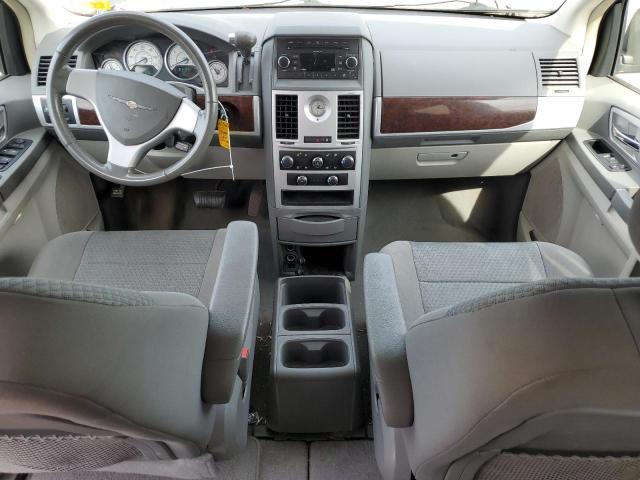 74959934-2010-chrysler-minivan_8