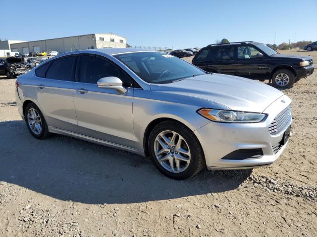 75465853-2014-ford-fusion_4