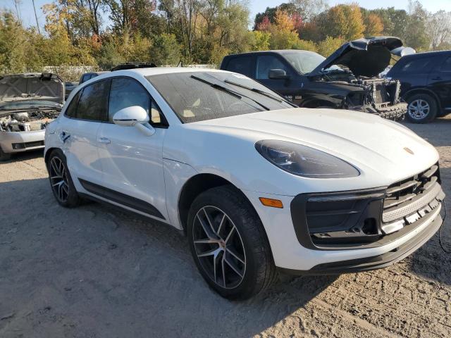 75618814-2023-porsche-macan-base_4