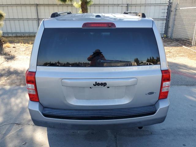 75703904-2015-jeep-patriot_6