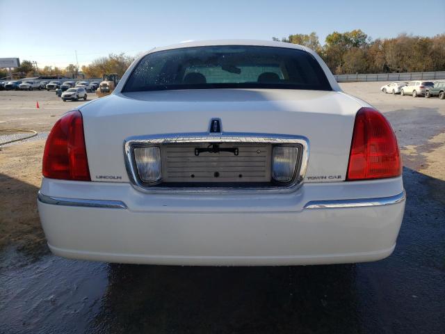 75803043-2010-lincoln-towncar_6