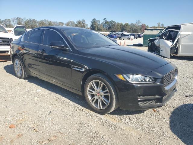 75807284-2017-jaguar-xe_4