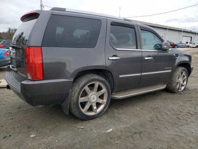 76086313-2010-cadillac-escalade_3