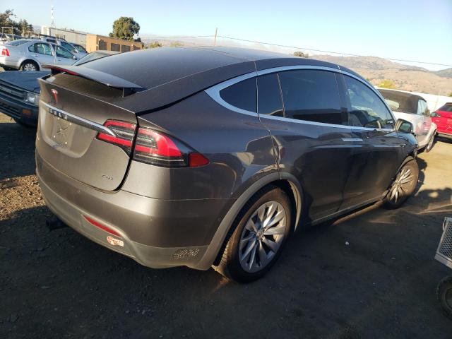 76086933-2017-tesla-model-x_3