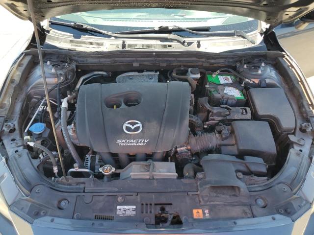 76098874-2015-mazda-3_11