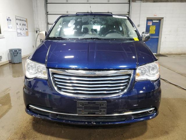 76148304-2013-chrysler-minivan_5