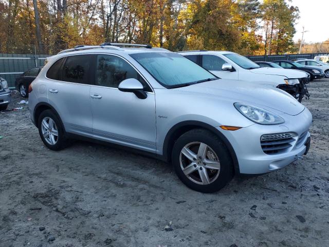 76467154-2012-porsche-cayenne_4