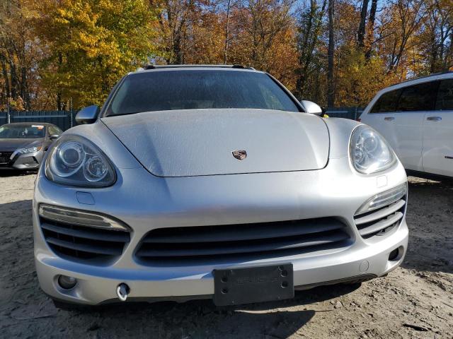 76467154-2012-porsche-cayenne_5