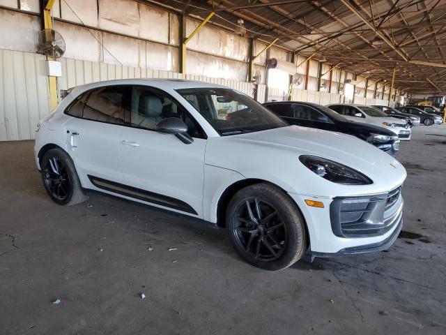 76688264-2023-porsche-macan-base_4