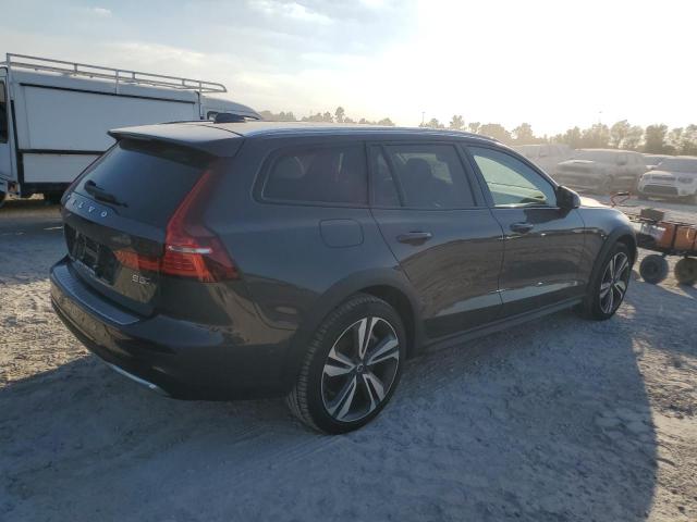 76700854-2023-volvo-v60_3