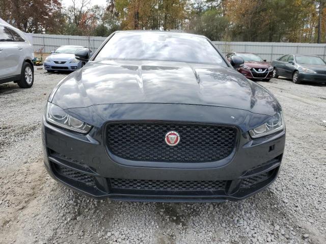 76813433-2017-jaguar-xe_5