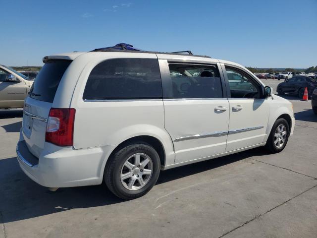 77180894-2012-chrysler-minivan_3