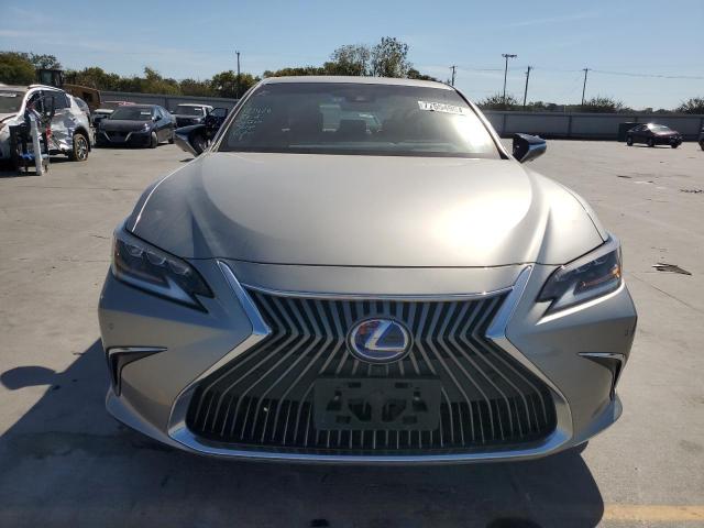 77554904-2021-lexus-es300_5