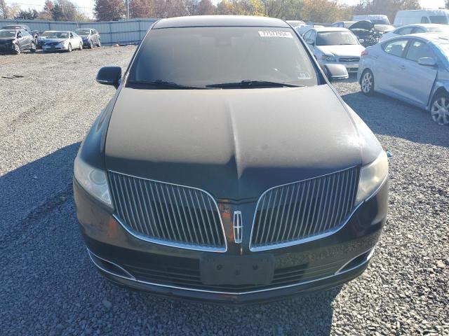 77577954-2014-lincoln-mkt_5