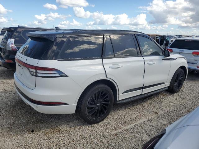 77610074-2023-lincoln-aviator_3