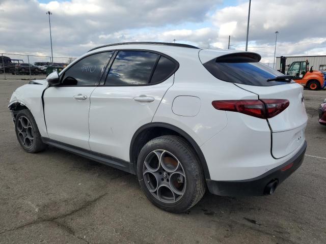 77743583-2022-alfa-romeo-stelvio_2