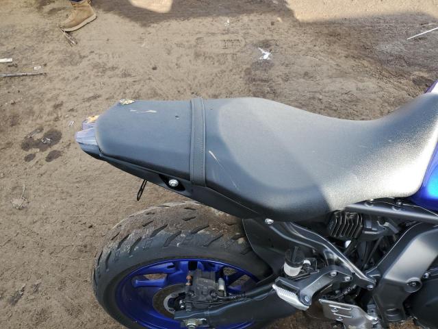 77812743-2023-yamaha-mt09_6