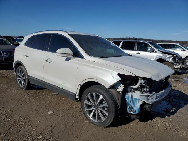 77948003-2019-lincoln-mkc_4