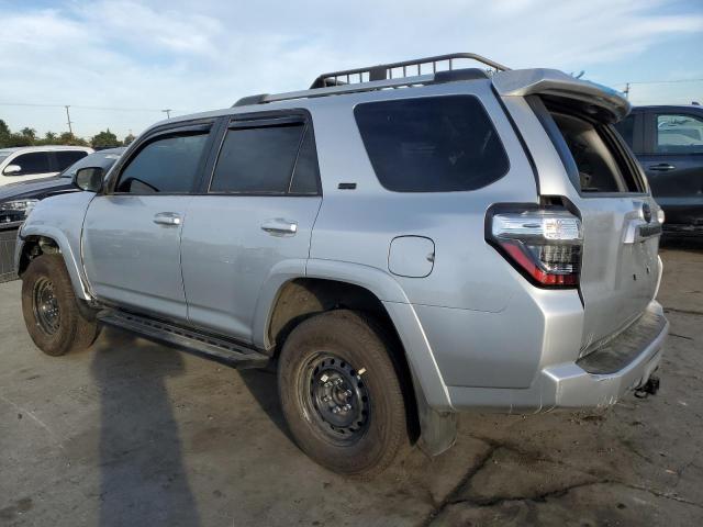 78051514-2023-toyota-4runner-se_2