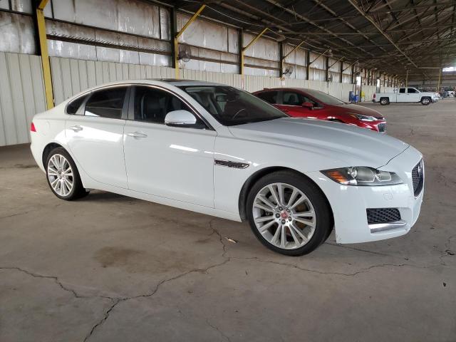 78144963-2017-jaguar-xf_4