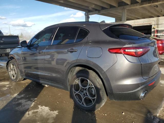 78171083-2021-alfa-romeo-stelvio_2