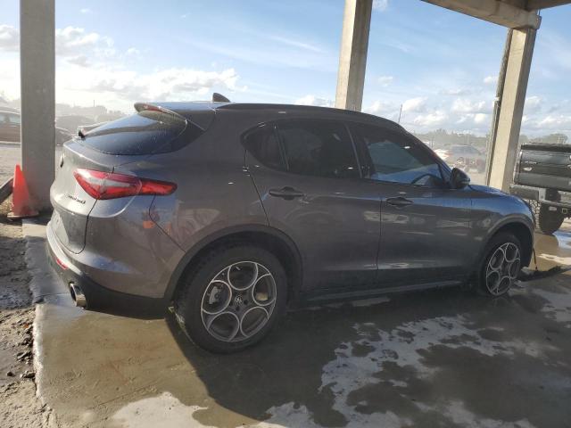 78171083-2021-alfa-romeo-stelvio_3