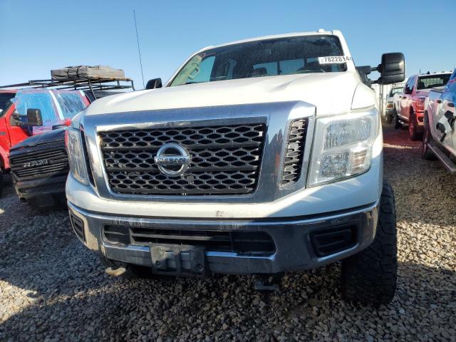 78228144-2017-nissan-titan_5