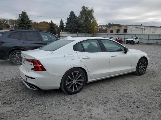 78240024-2022-volvo-s60-b5-mom_3