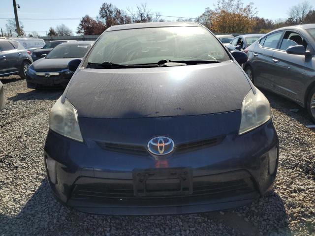 78525564-2013-toyota-prius_5