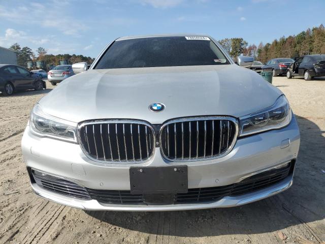 78850524-2016-bmw-7-series_5