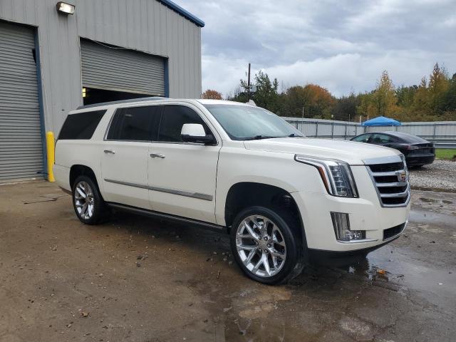 78916854-2015-cadillac-escalade_4