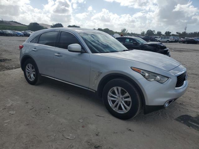 79210274-2017-infiniti-qx70_4