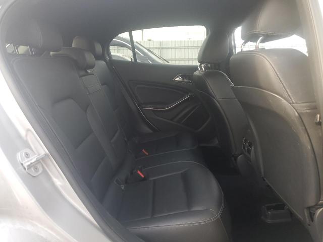 79292524-2018-mercedes-benz-gla-class_11