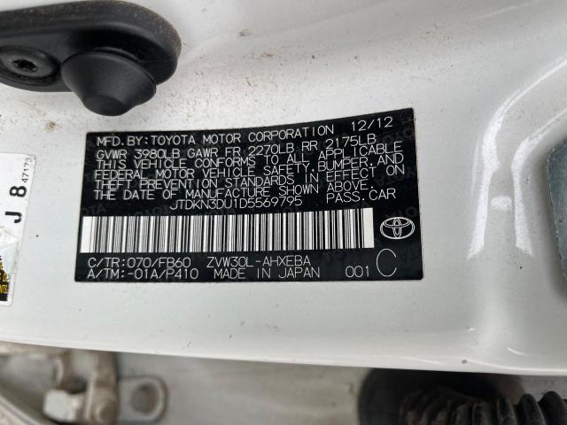 79332614-2013-toyota-prius_10