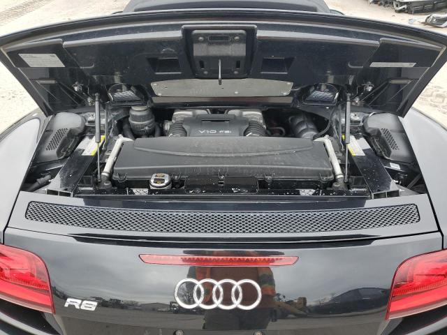 79338934-2011-audi-r8_11