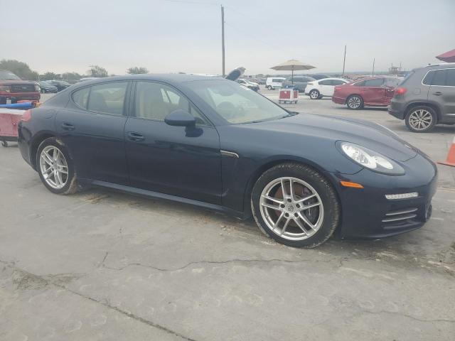 79413054-2014-porsche-panamera_4