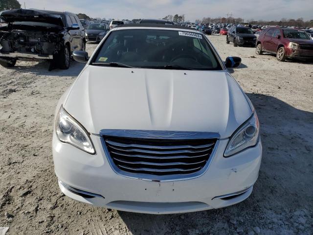 79656503-2013-chrysler-200_5