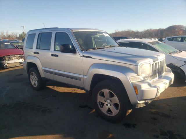 79822124-2011-jeep-liberty_4