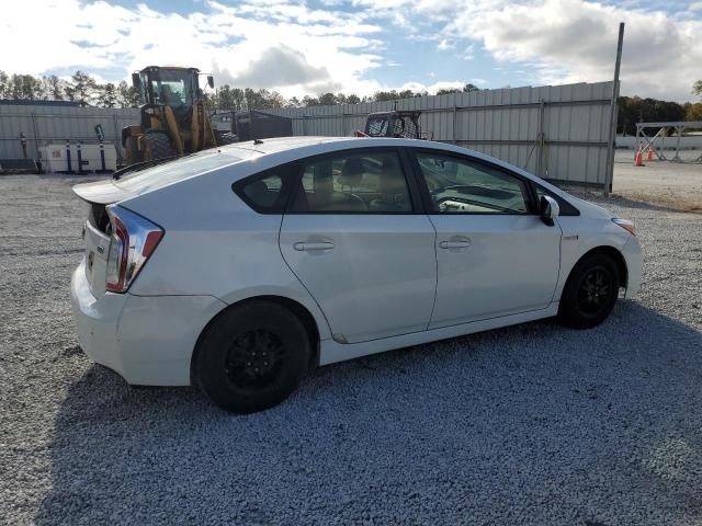 79883954-2015-toyota-prius_3