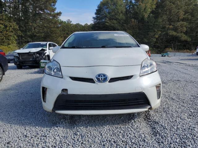 79883954-2015-toyota-prius_5