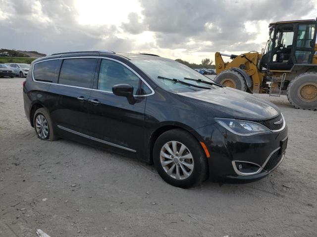 79890593-2018-chrysler-pacifica_4