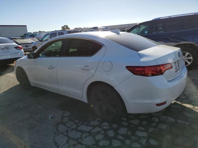 79945863-2013-acura-ilx_2