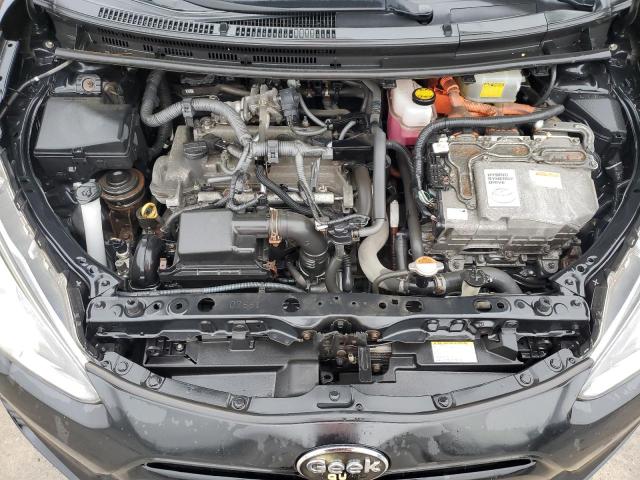 79947774-2016-toyota-prius_11