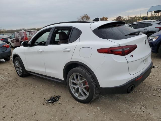 80048944-2018-alfa-romeo-stelvio_2