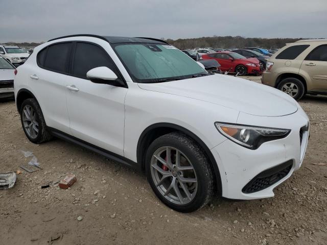 80048944-2018-alfa-romeo-stelvio_4